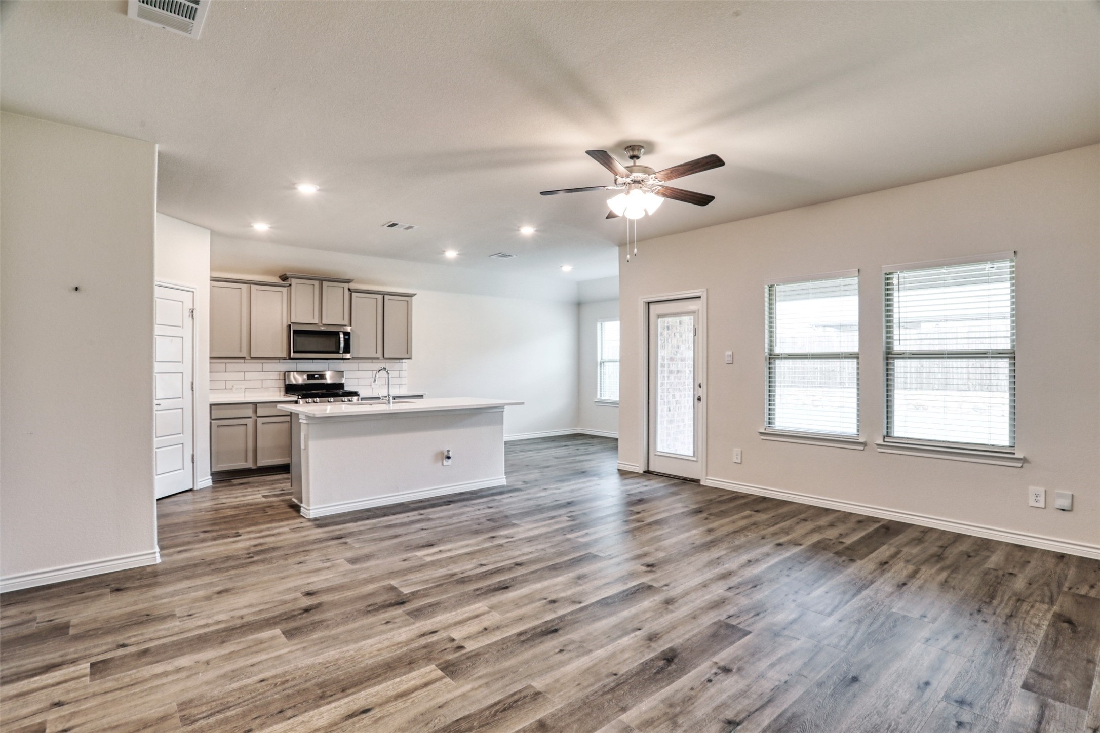 9813 Daisy Mae Lane Aubrey TX 76227