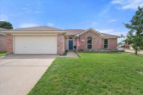 1108 Greenview Lane Kennedale TX 76060