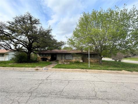 1900 Yosemite Drive Fort Worth TX 76112