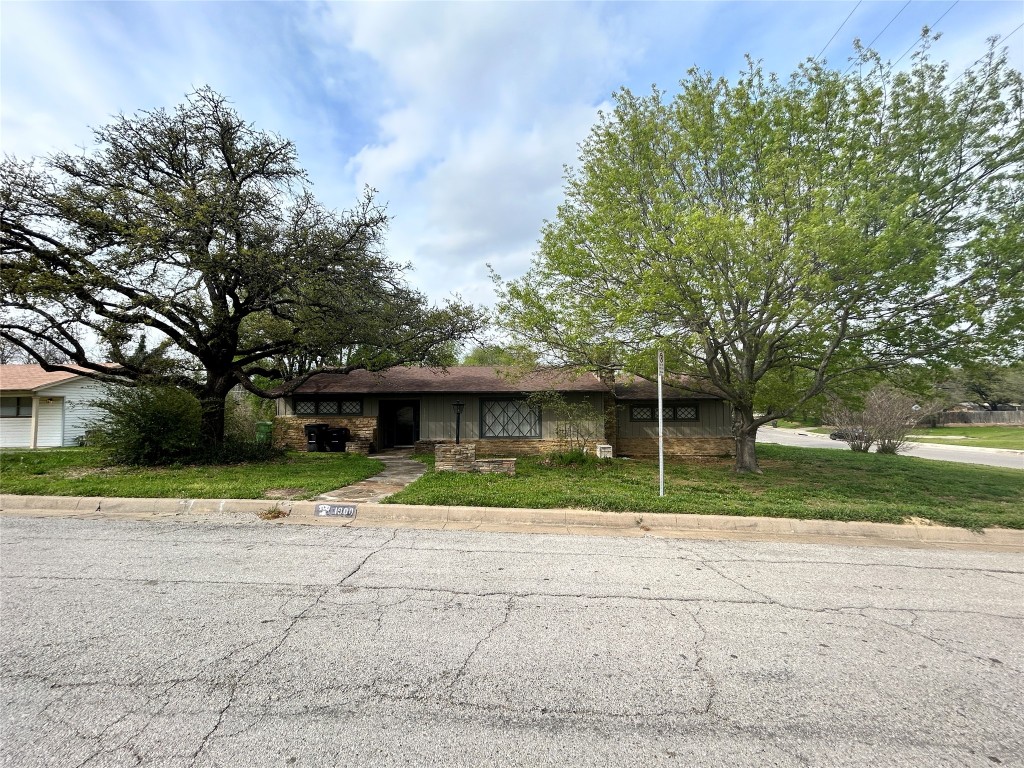 1900 Yosemite Drive Fort Worth TX 76112