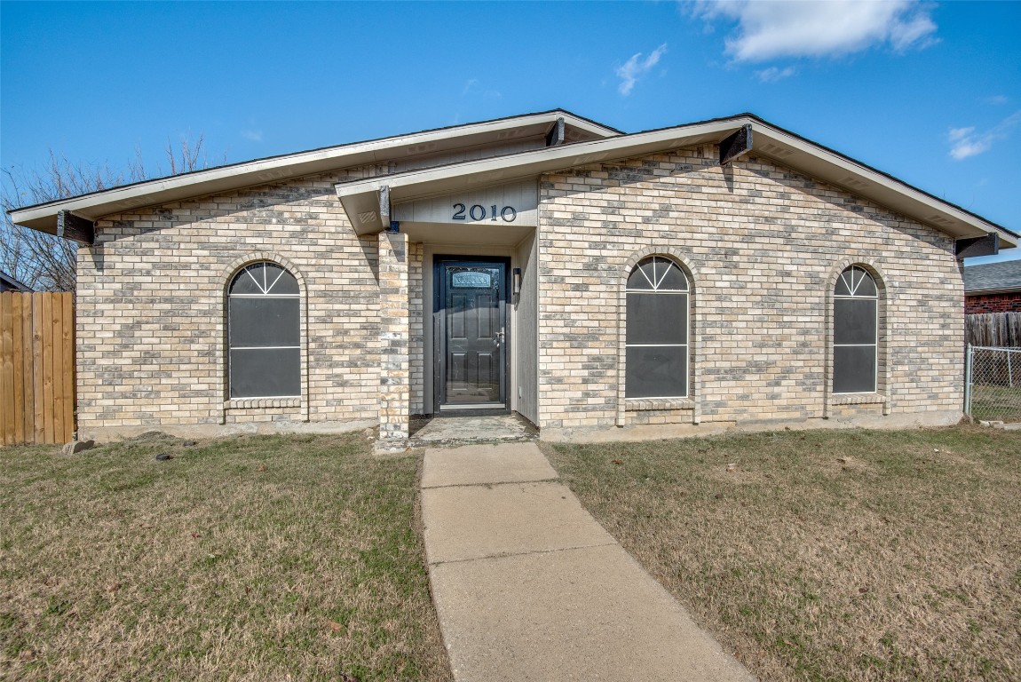 2010 Montana Trail Grand Prairie TX 75052