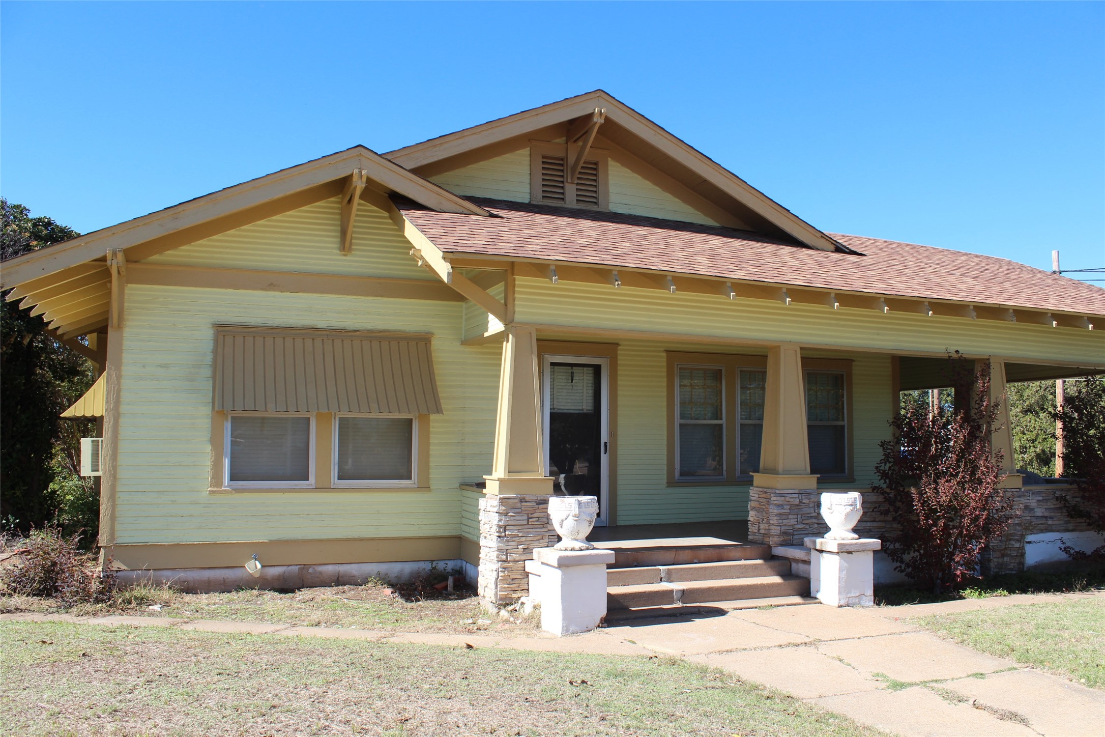 231 N 3rd Avenue Munday TX 76371