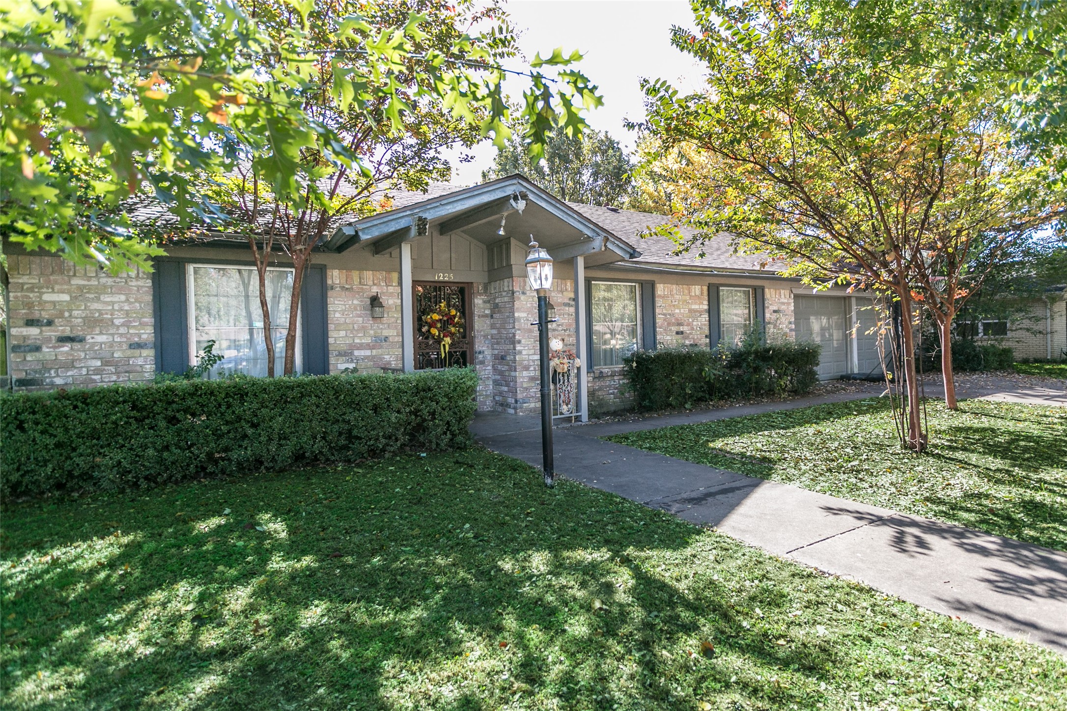 1225 Crestwood Drive Cleburne TX 76033