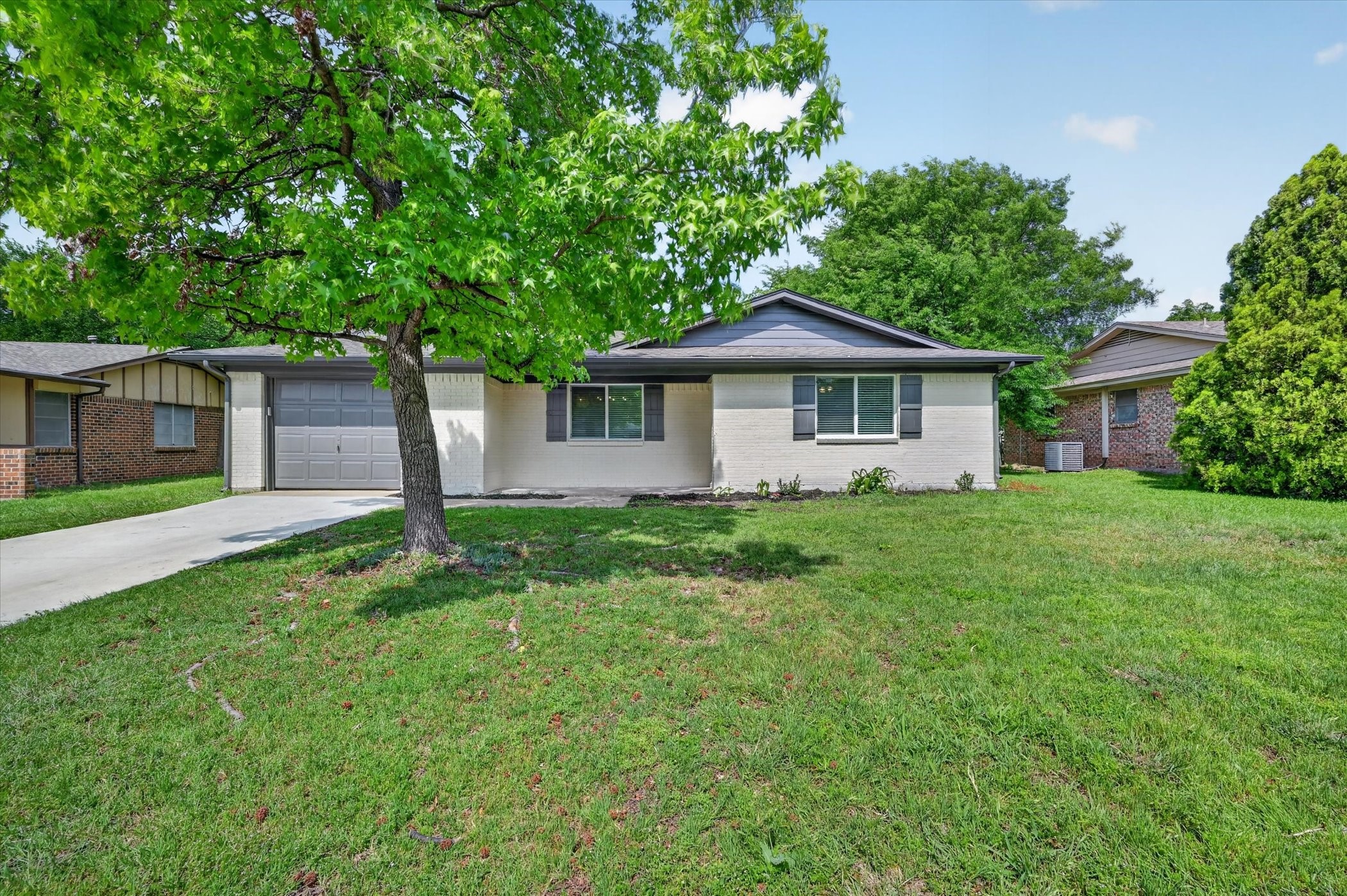 556 Hillery Street Burleson TX 76028