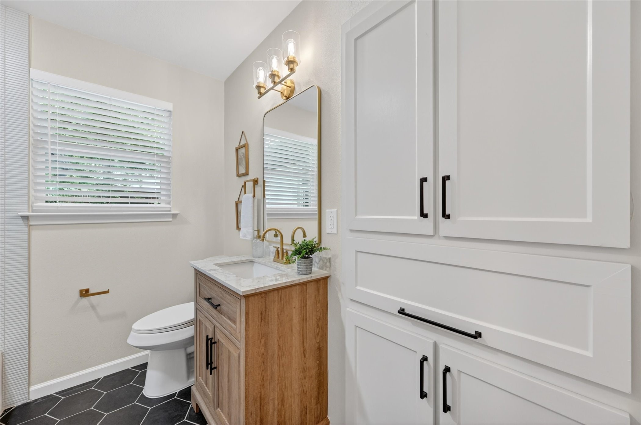 556 Hillery Street Burleson TX 76028