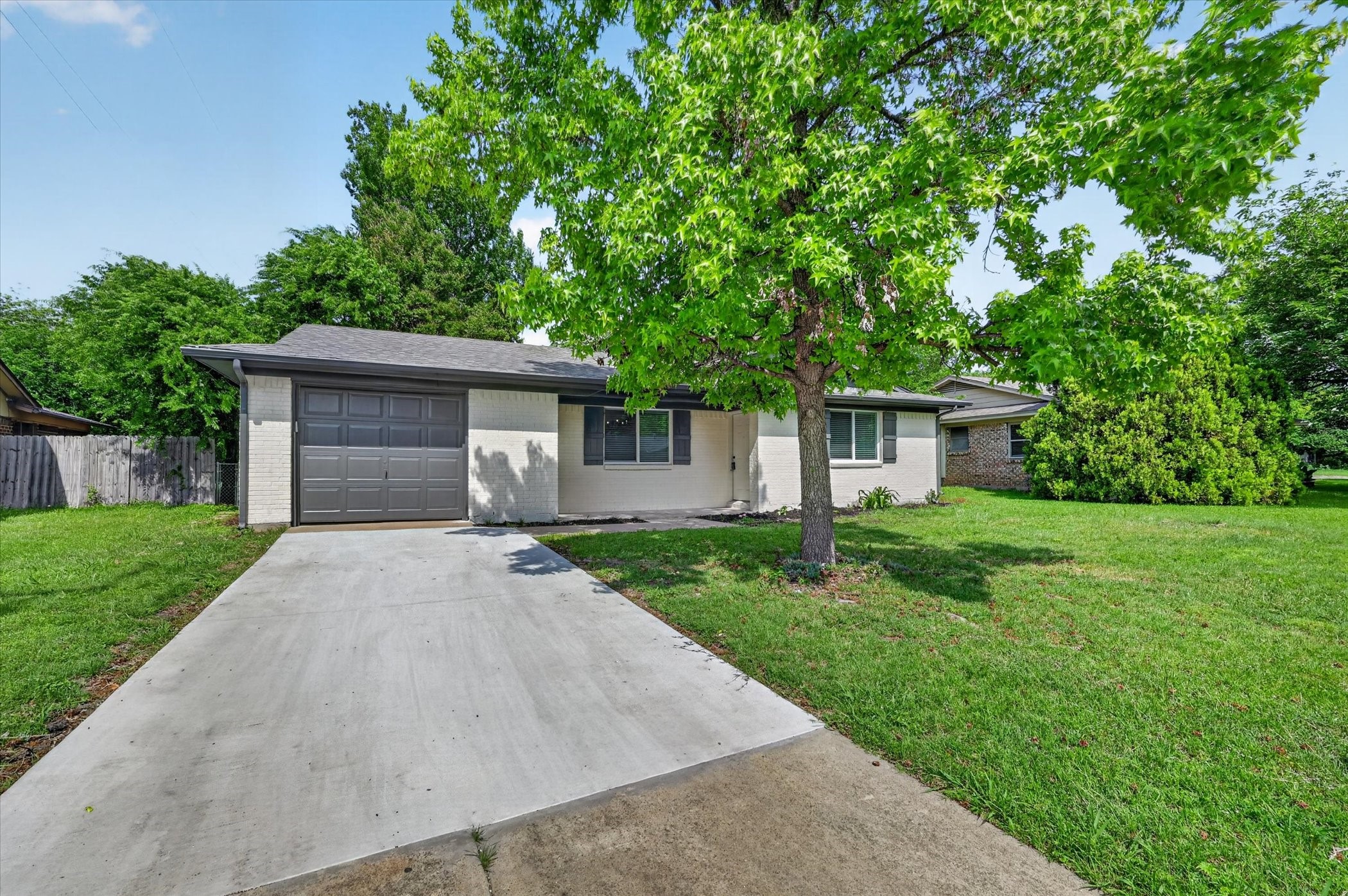 556 Hillery Street Burleson TX 76028
