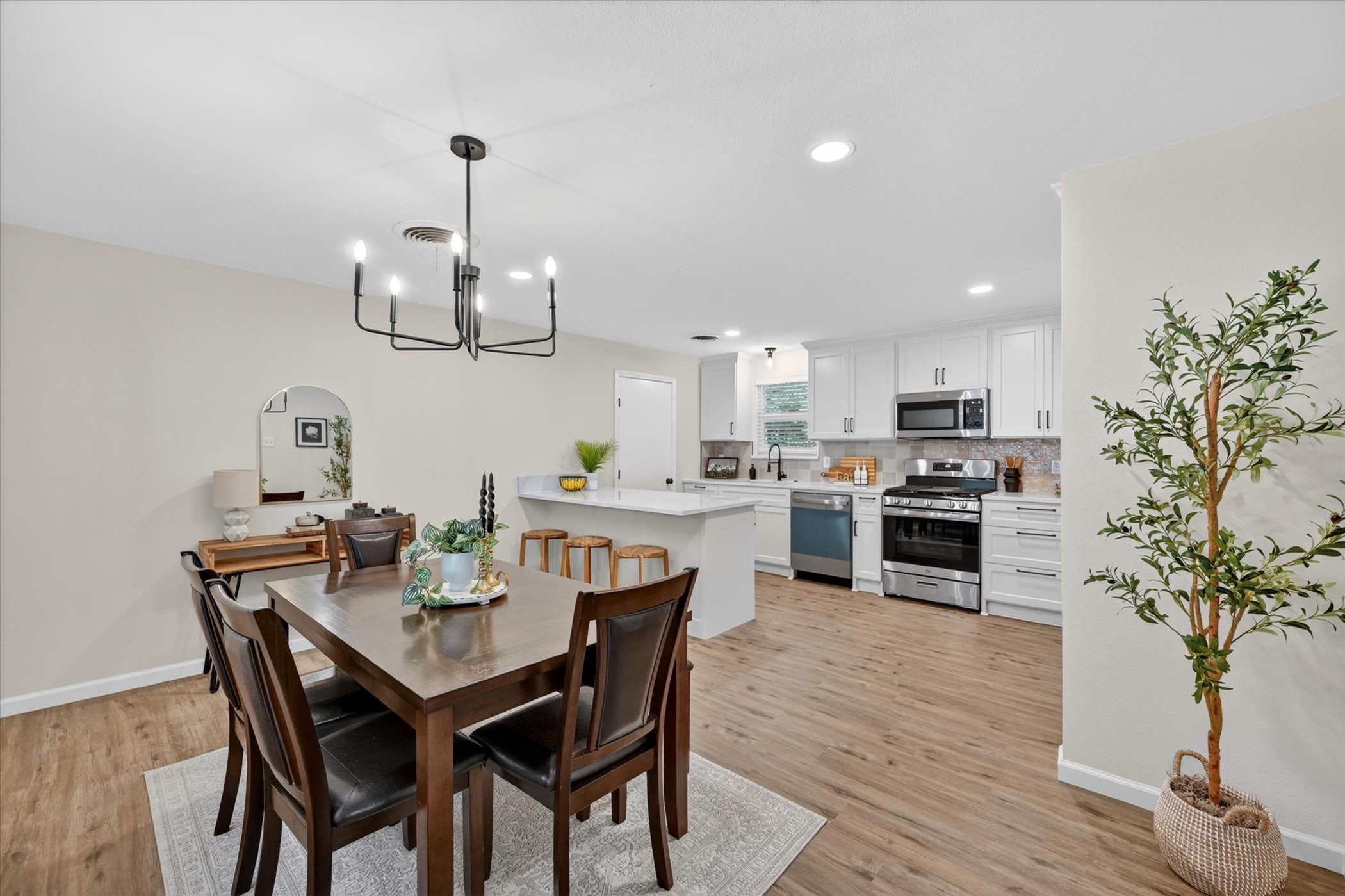 556 Hillery Street Burleson TX 76028