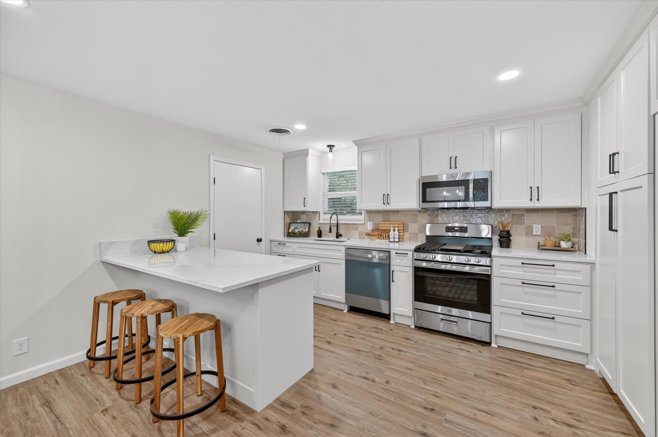 556 Hillery Street Burleson TX 76028