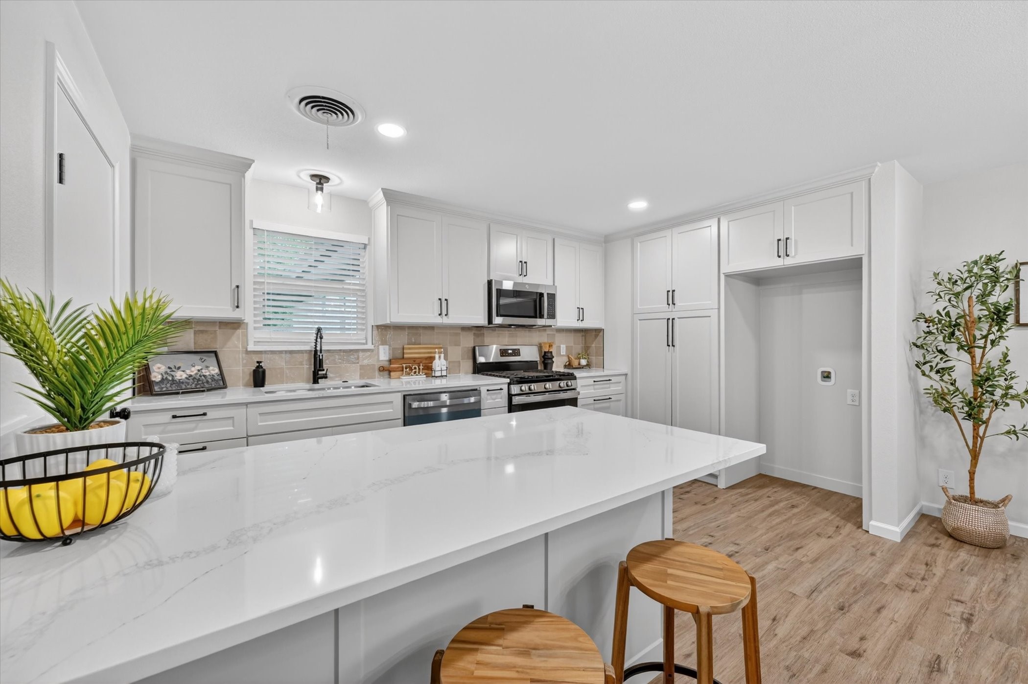 556 Hillery Street Burleson TX 76028