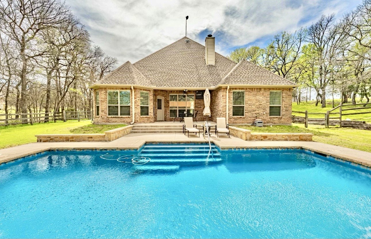 137 N Natural Spring Lane Azle TX 76020