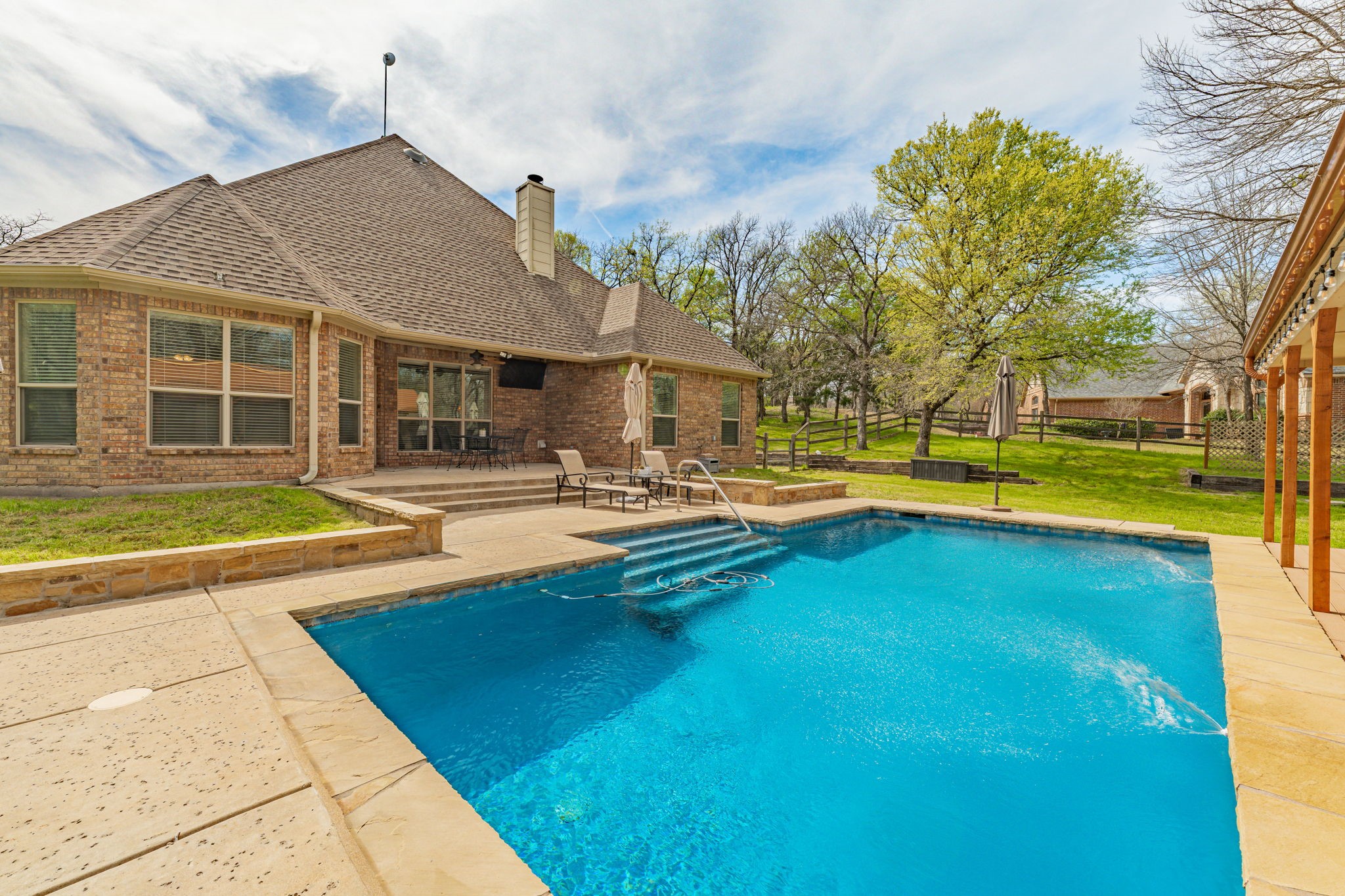 137 N Natural Spring Lane Azle TX 76020