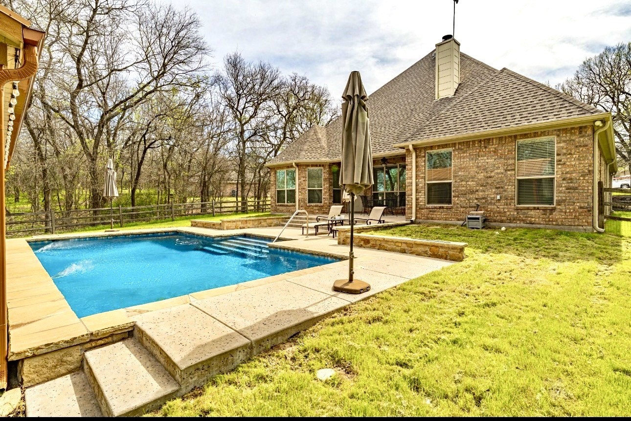 137 N Natural Spring Lane Azle TX 76020
