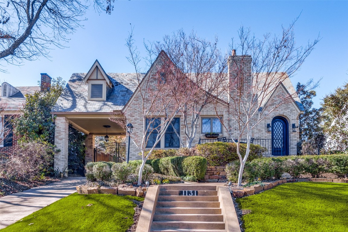 1131 N Edgefield Avenue Dallas TX 75208
