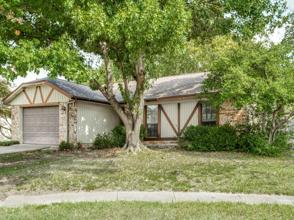 2922 Haymeadow Drive Grand Prairie TX 75052