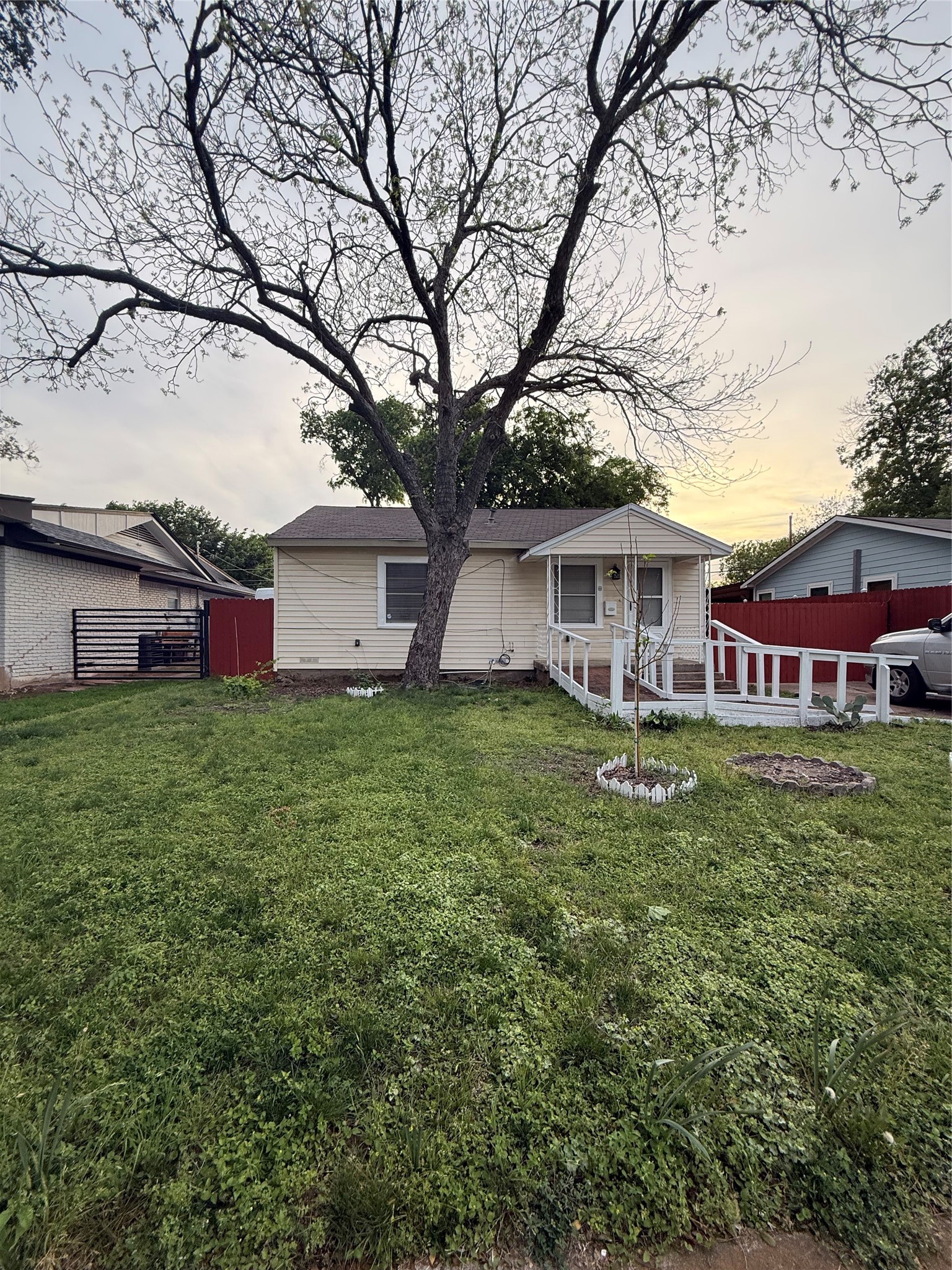 217 NW 14th Street Grand Prairie TX 75050