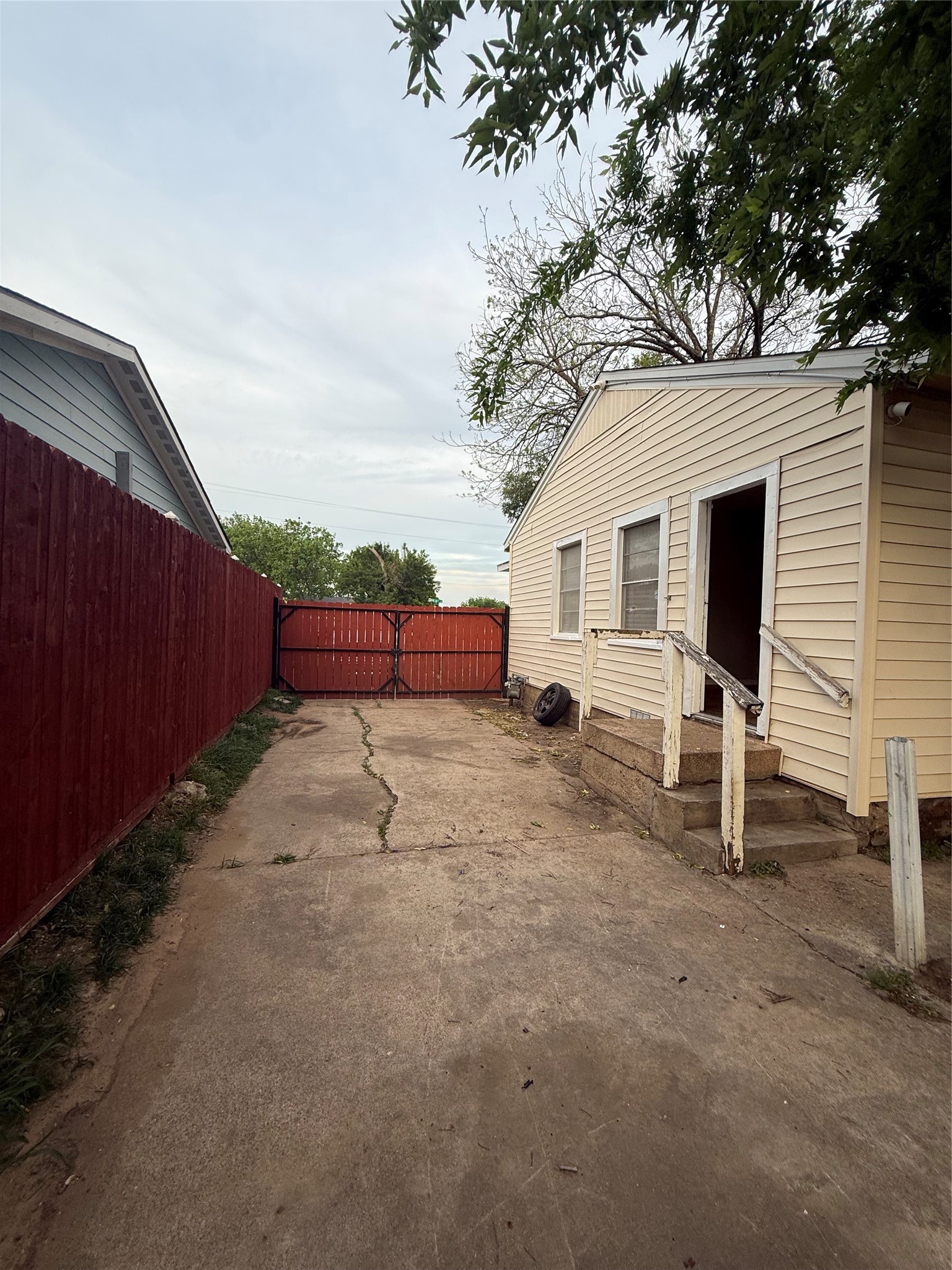 217 NW 14th Street Grand Prairie TX 75050