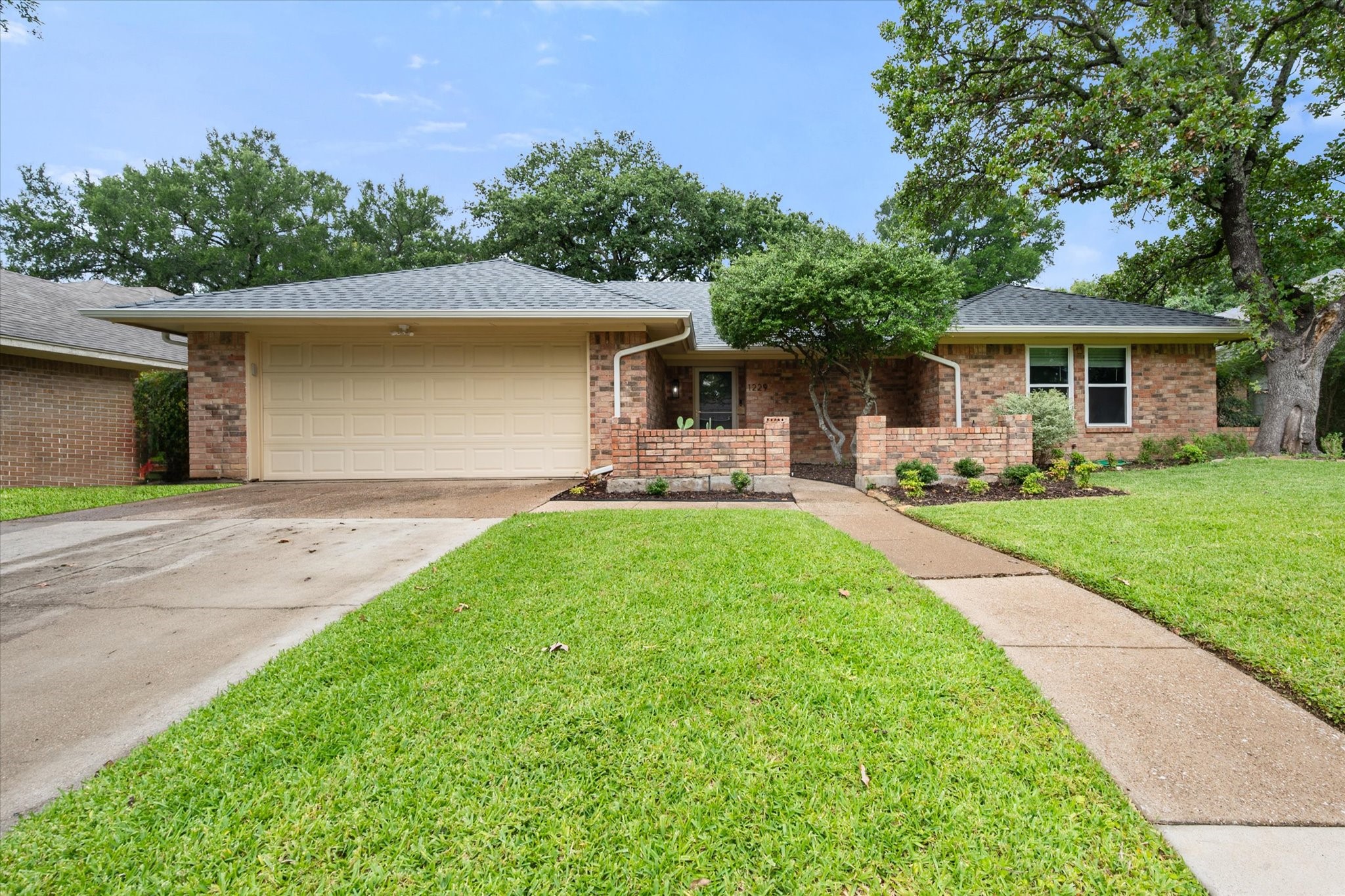 1229 Brookfield Lane Mansfield TX 76063