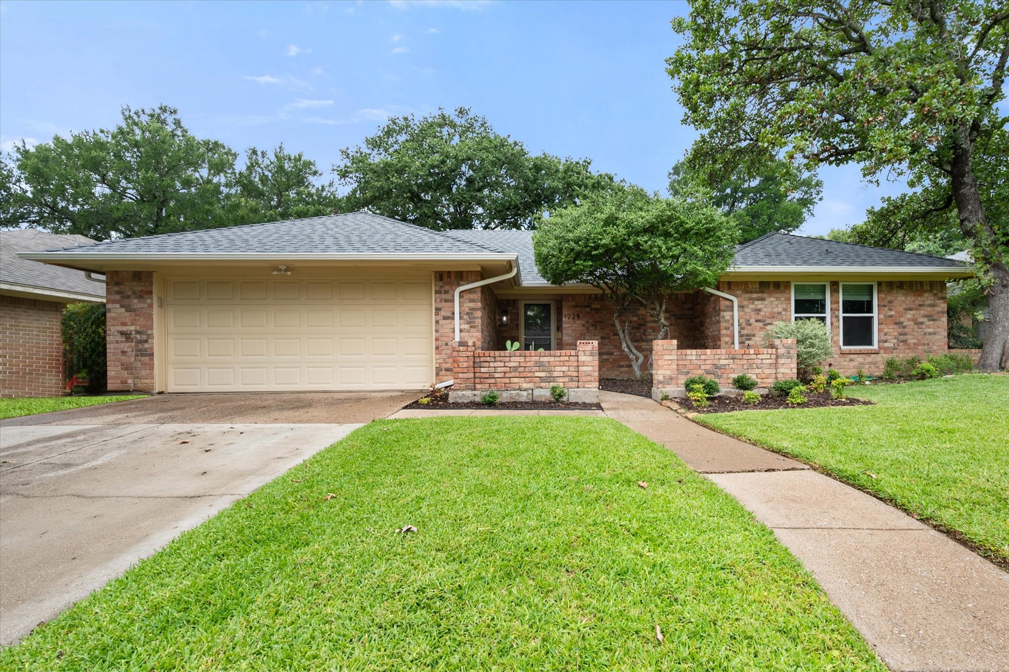 1229 Brookfield Lane Mansfield TX 76063