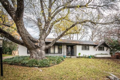 3833 Marys Creek Drive Benbrook TX 76116