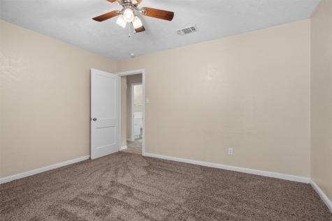 5441 Thomas Lane River Oaks TX 76114
