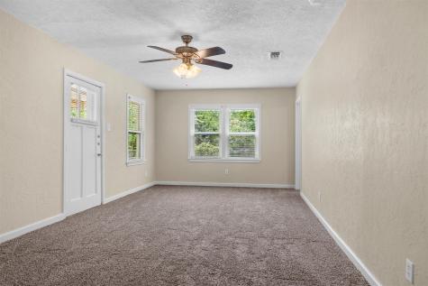 5441 Thomas Lane River Oaks TX 76114