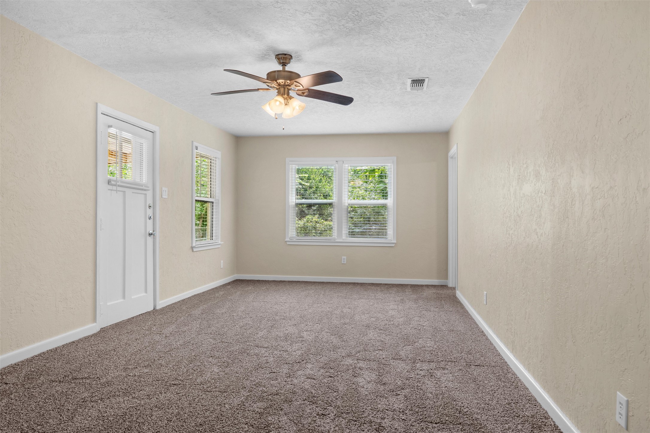 5441 Thomas Lane River Oaks TX 76114