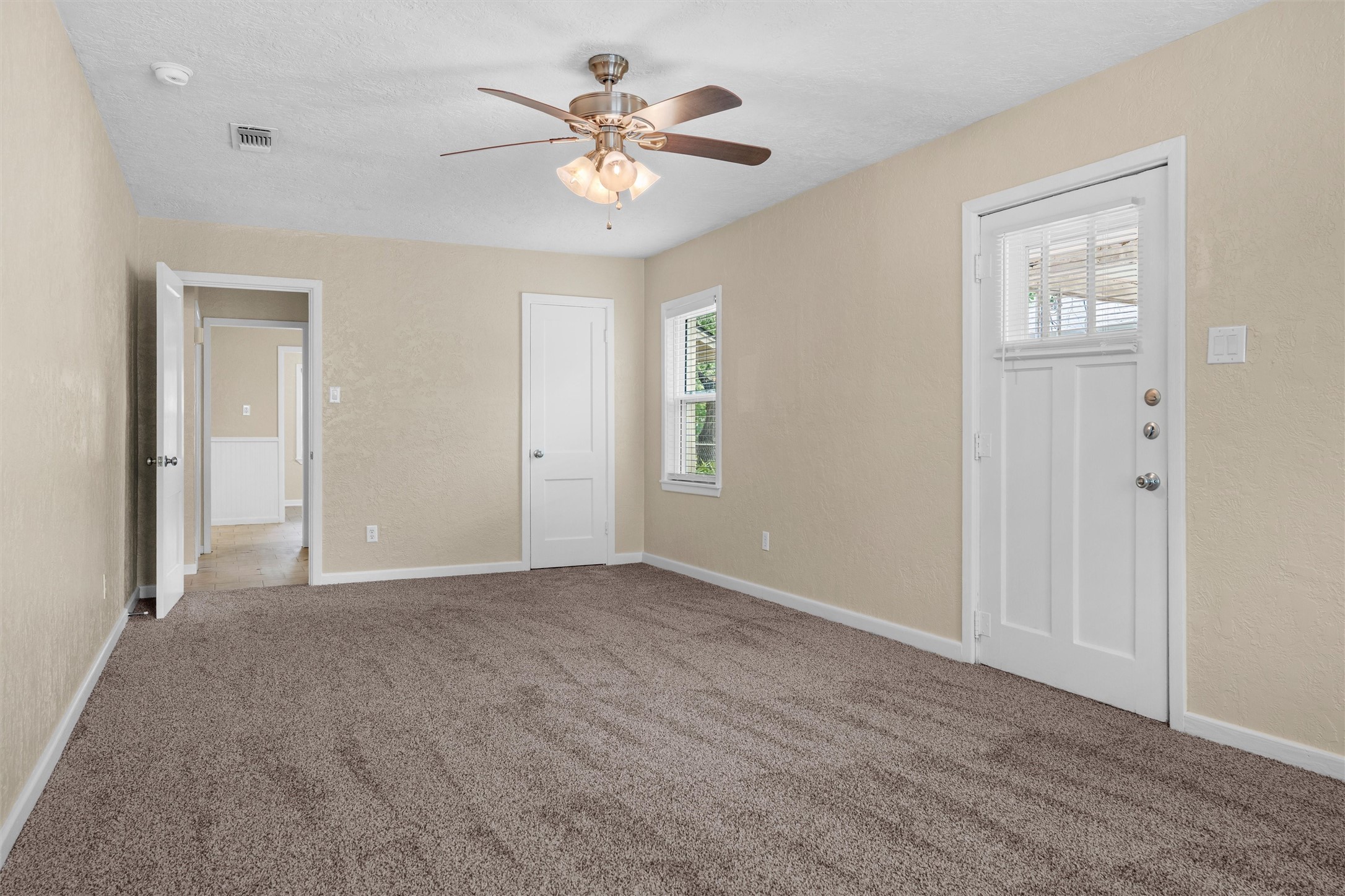 5441 Thomas Lane River Oaks TX 76114