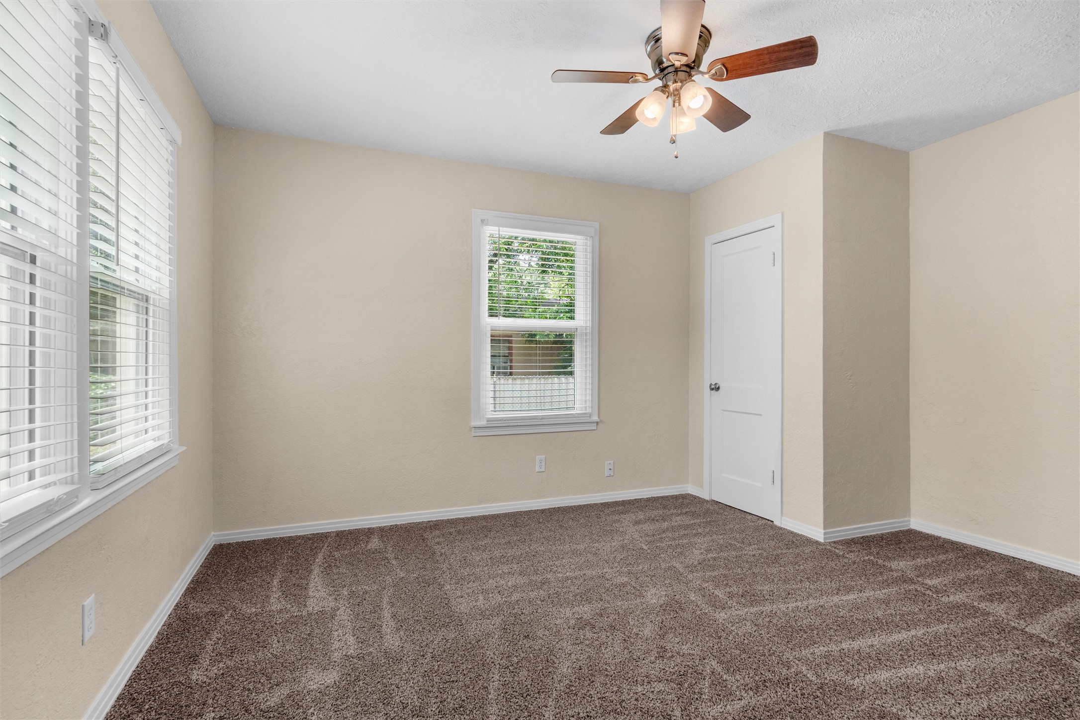 5441 Thomas Lane River Oaks TX 76114