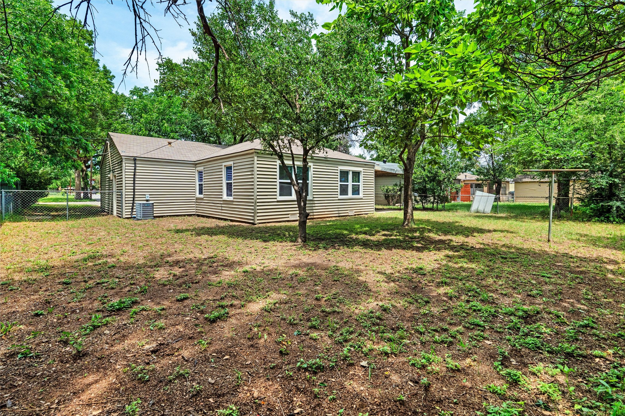 5441 Thomas Lane River Oaks TX 76114