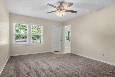 5441 Thomas Lane River Oaks TX 76114