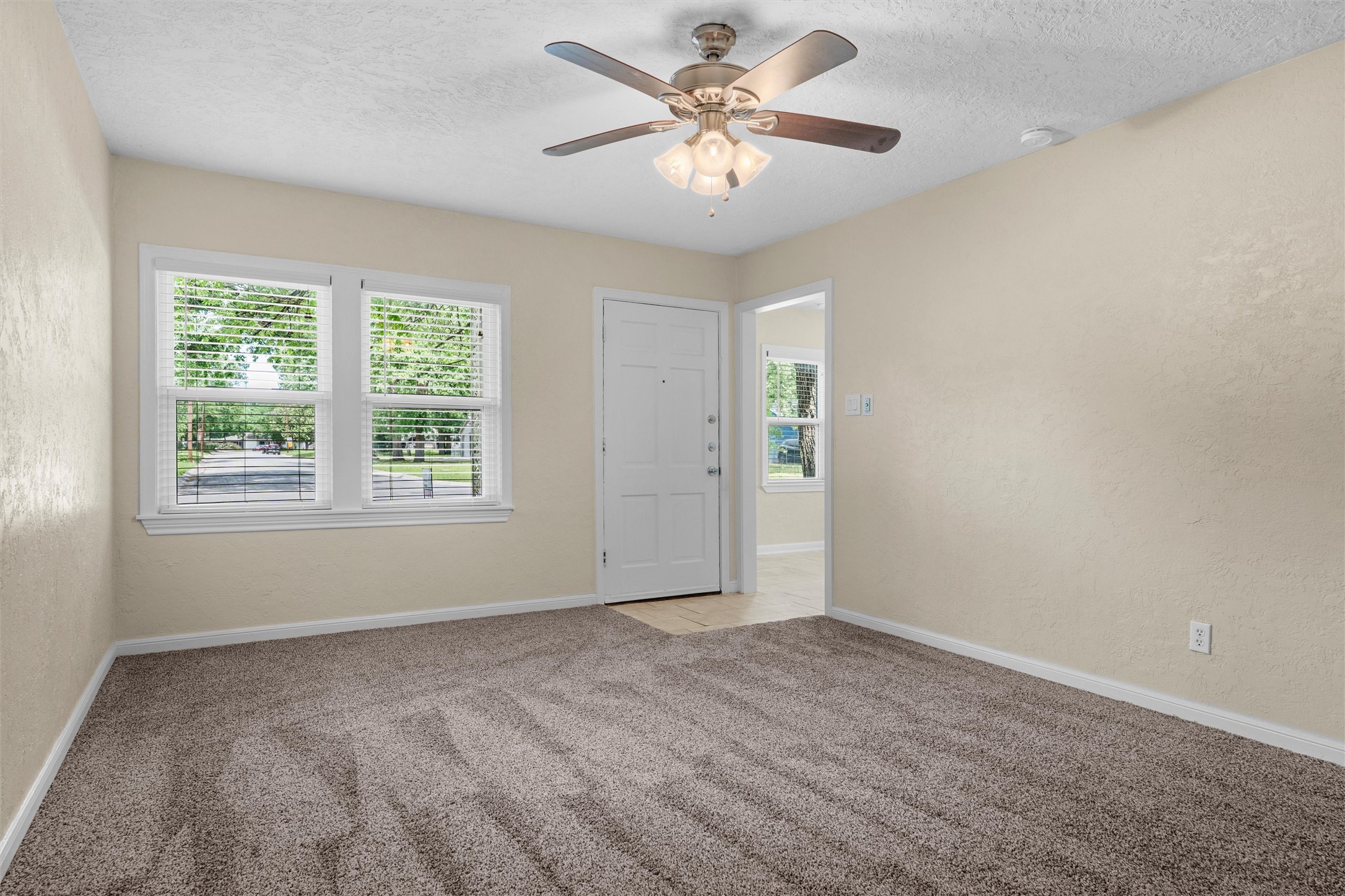 5441 Thomas Lane River Oaks TX 76114