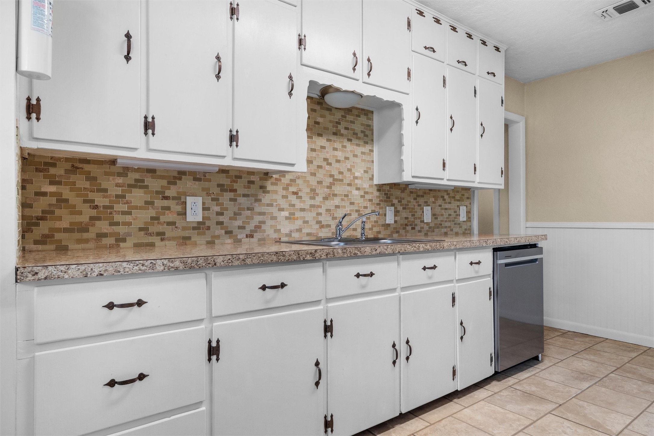 5441 Thomas Lane River Oaks TX 76114