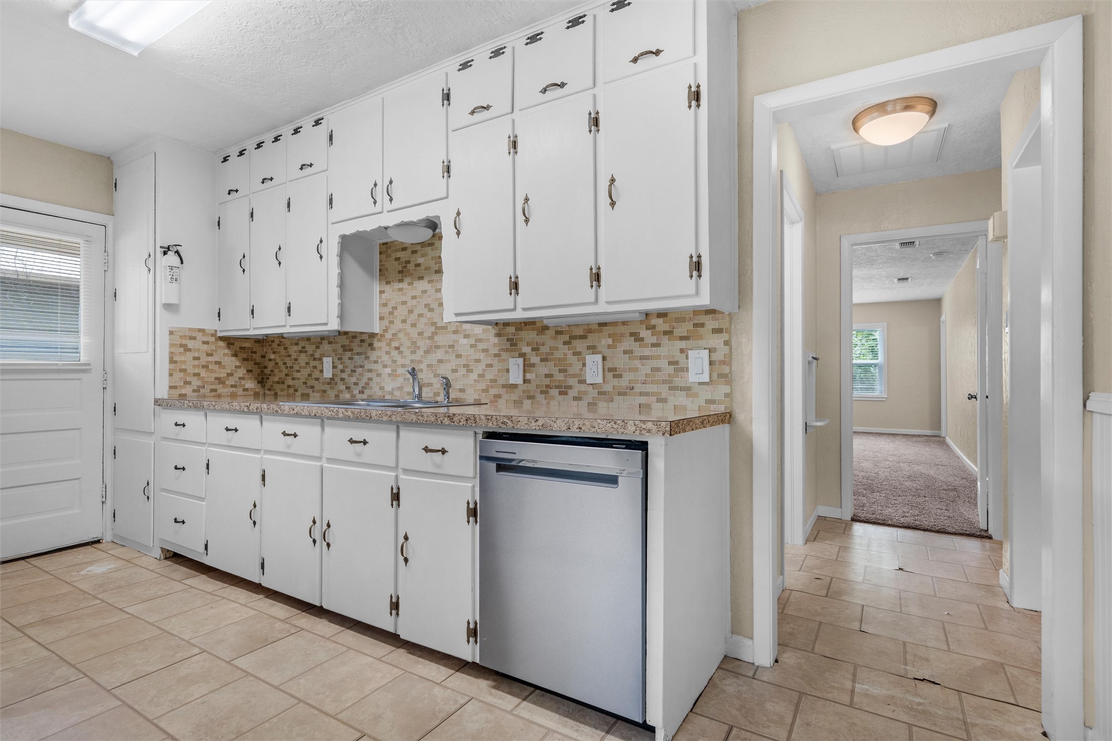 5441 Thomas Lane River Oaks TX 76114