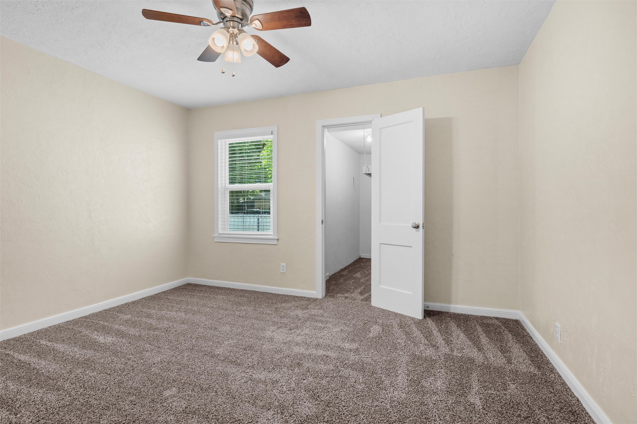 5441 Thomas Lane River Oaks TX 76114