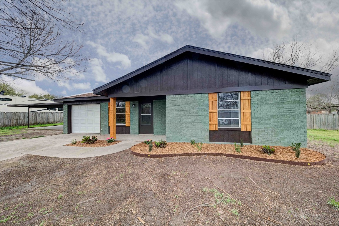 304 Oakwood Street Chico TX 76431
