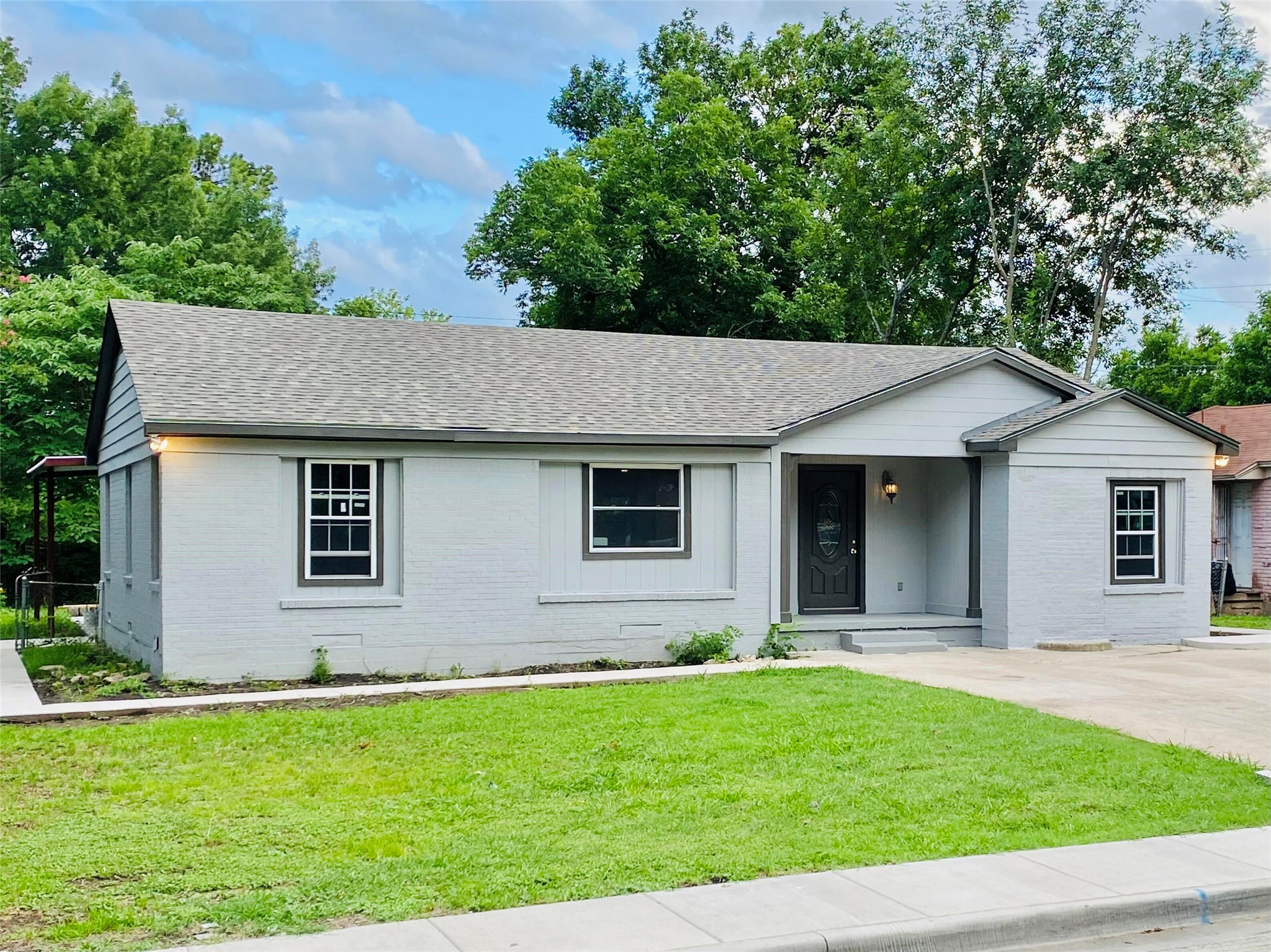 1574 Madrid Street Dallas TX 75216
