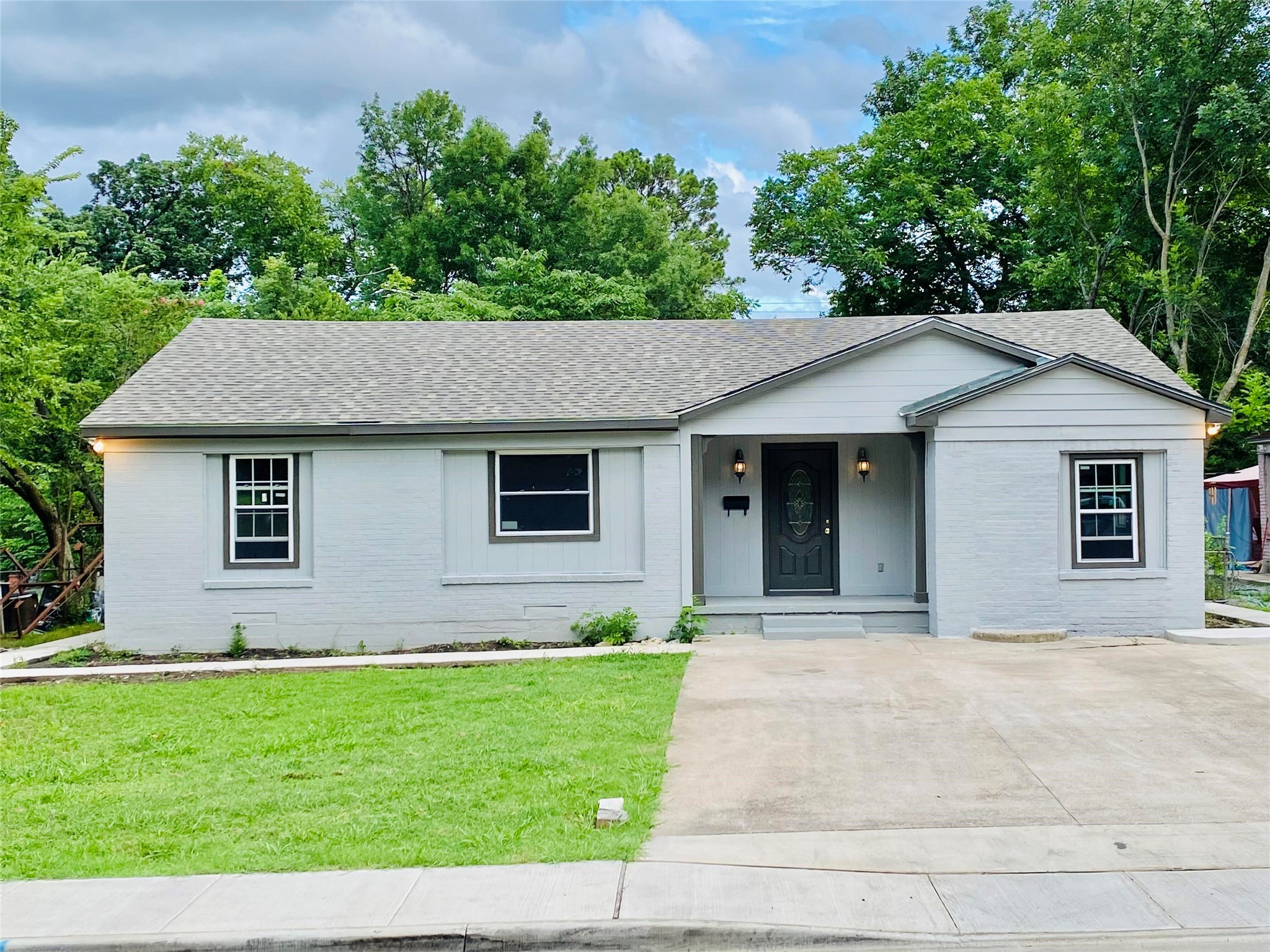 1574 Madrid Street Dallas TX 75216