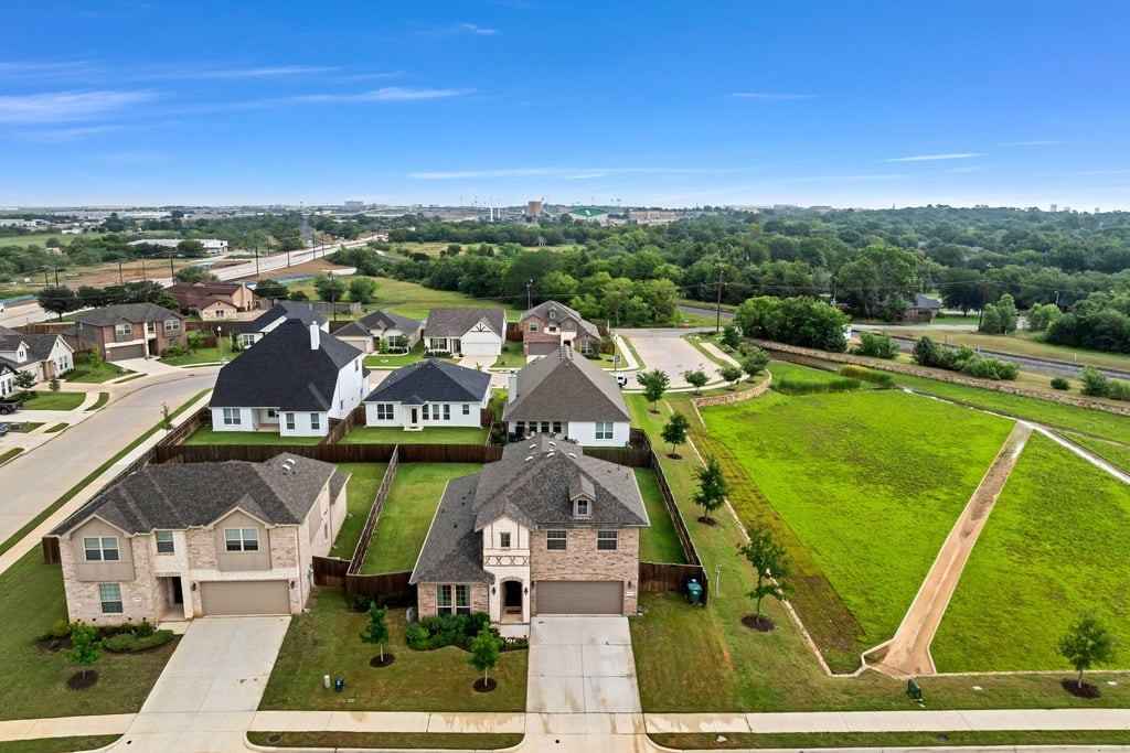 2400 Peebles Lane Denton TX 76207