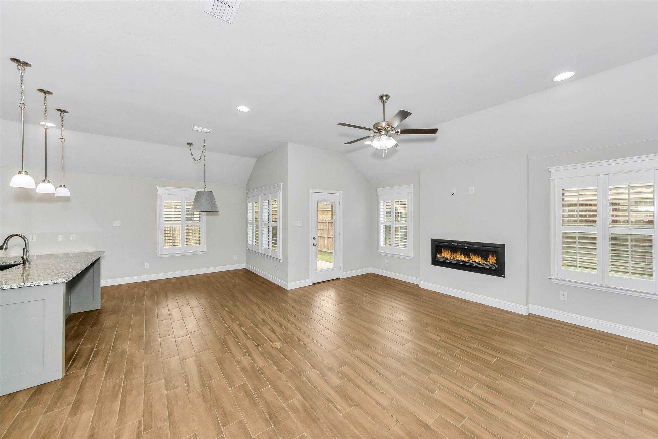 933 E 5th Street Springtown TX 76082
