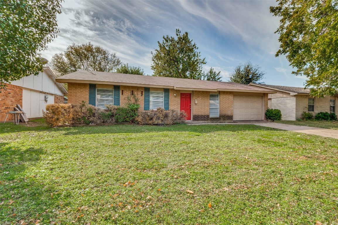 1109 Las Palmas Drive Grand Prairie TX 75052