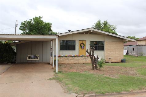 810 W Eden Street Munday TX 76371