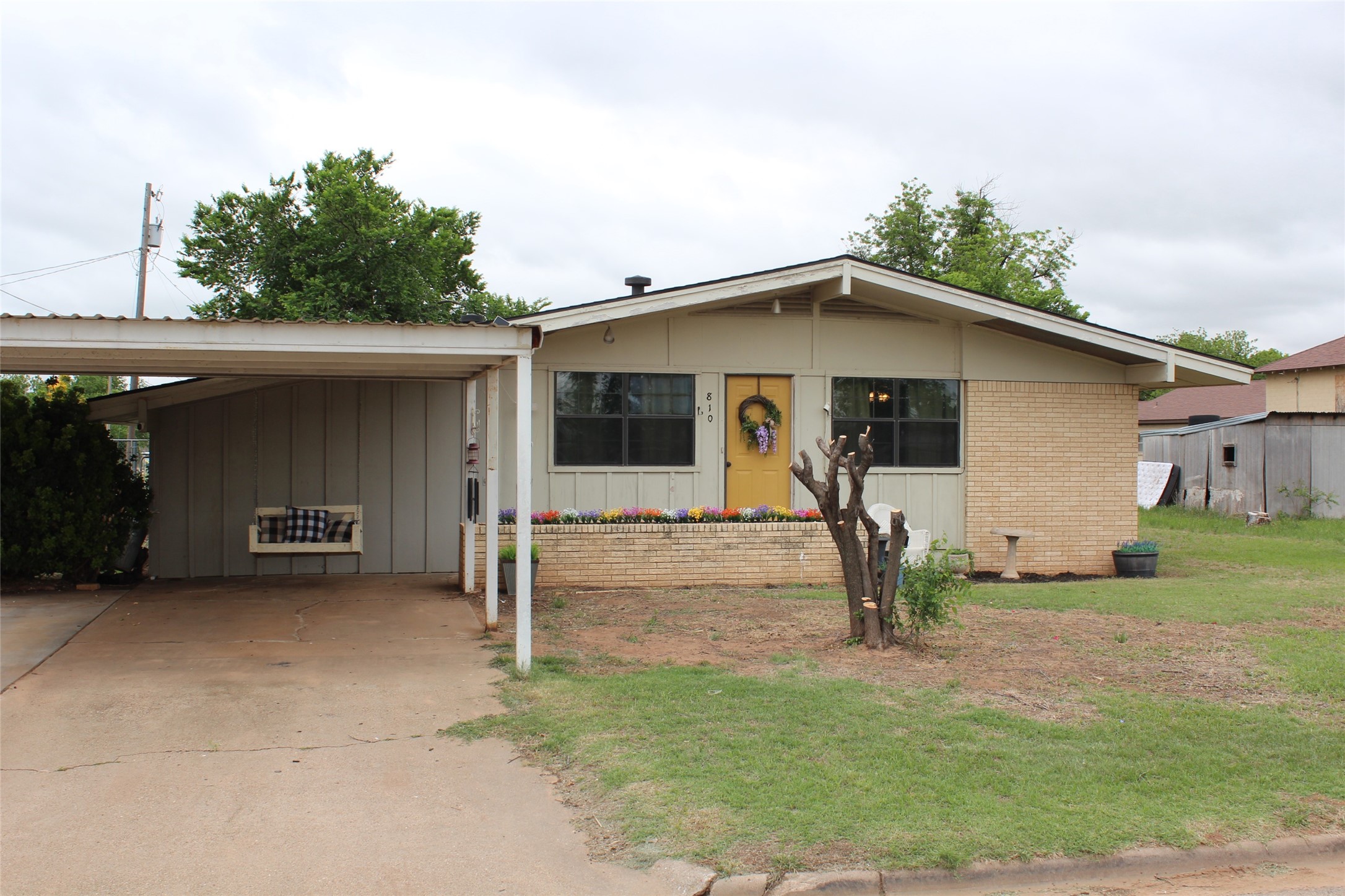 810 W Eden Street Munday TX 76371