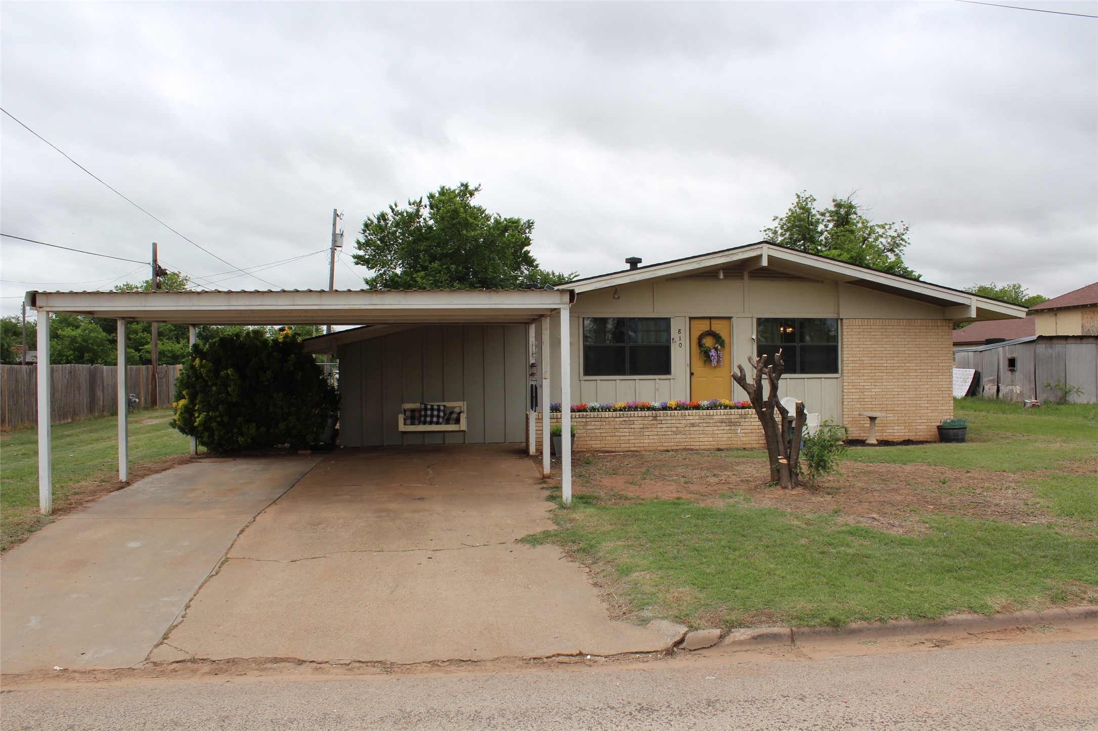 810 W Eden Street Munday TX 76371