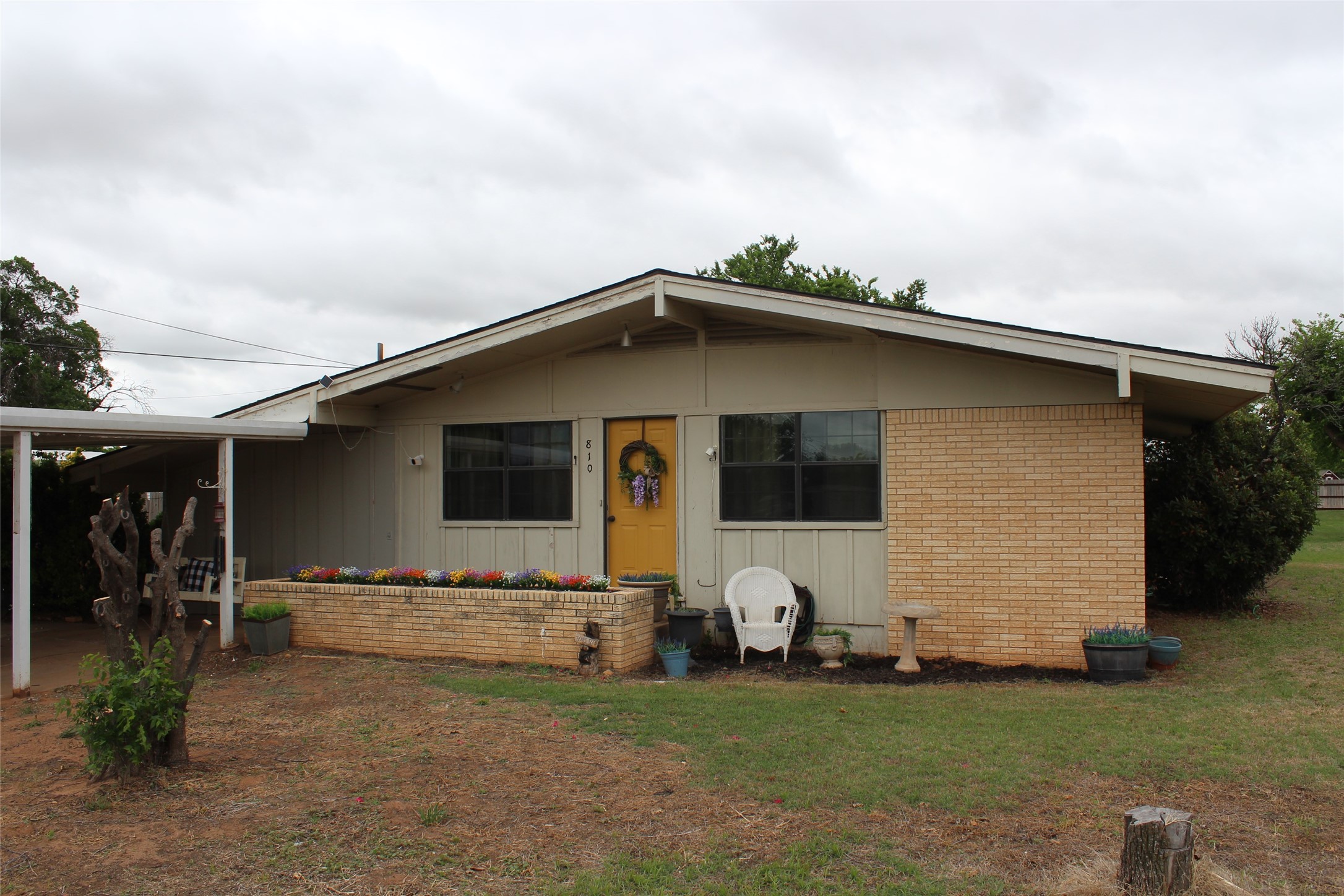 810 W Eden Street Munday TX 76371
