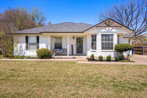 1709 W Doyle Street Granbury TX 76048