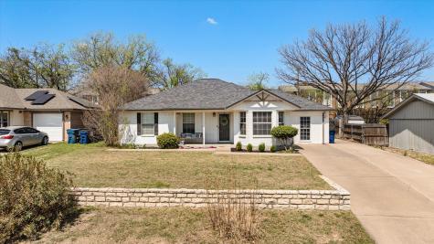 1709 W Doyle Street Granbury TX 76048