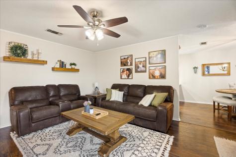 1709 W Doyle Street Granbury TX 76048