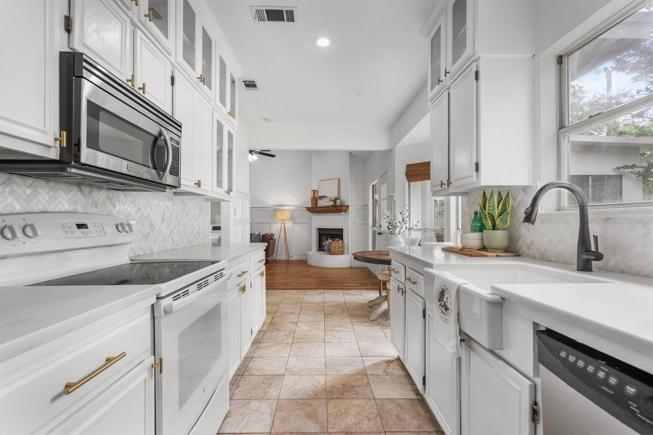 211 Arthur Drive Kennedale TX 76060
