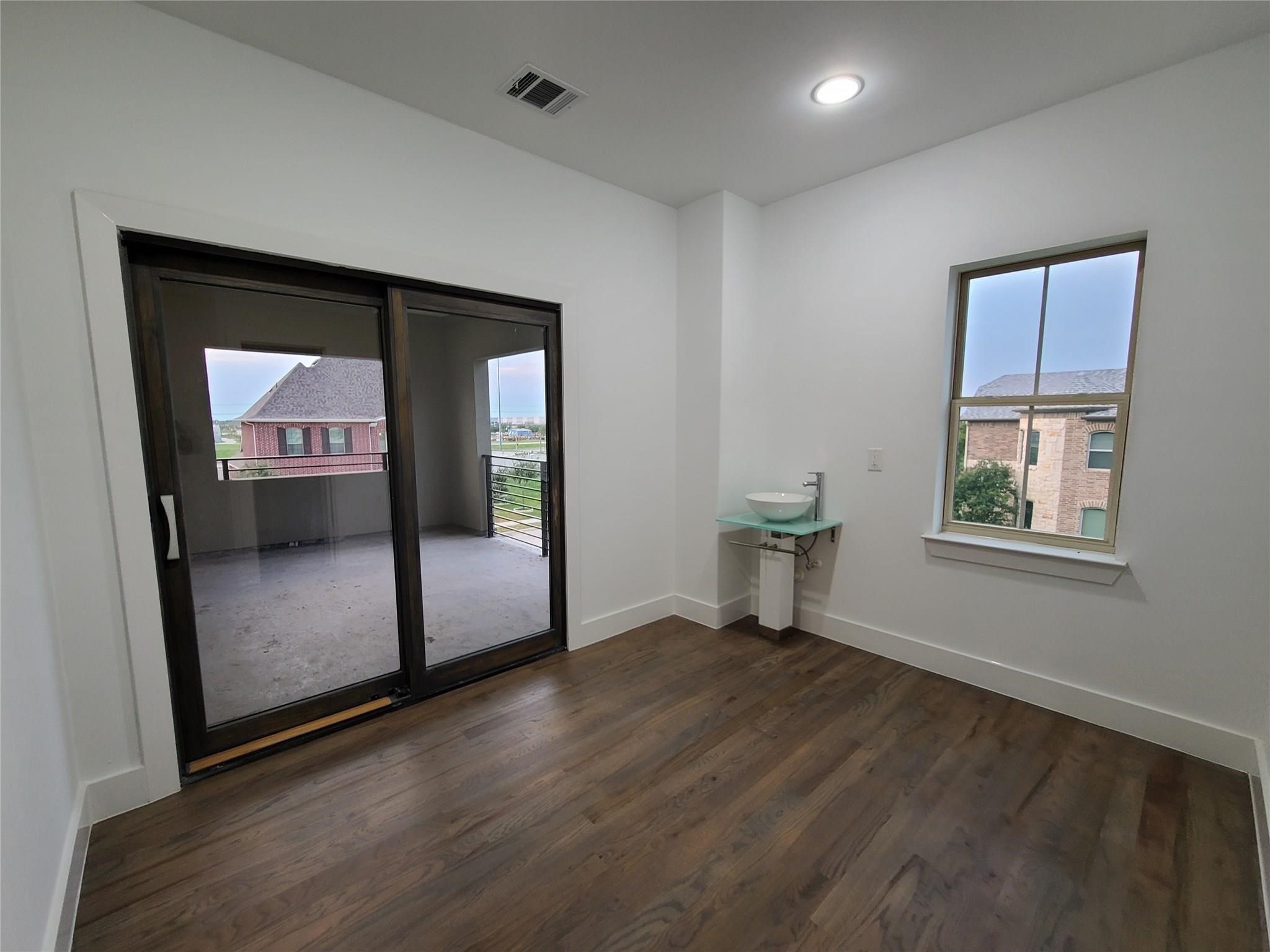 2812 Almanzor Avenue Irving TX 75062