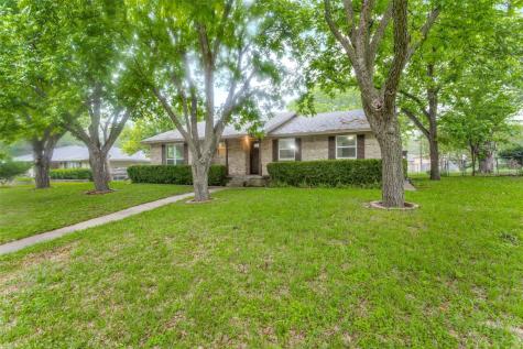 220 Meadowcreek Drive Desoto TX 75115